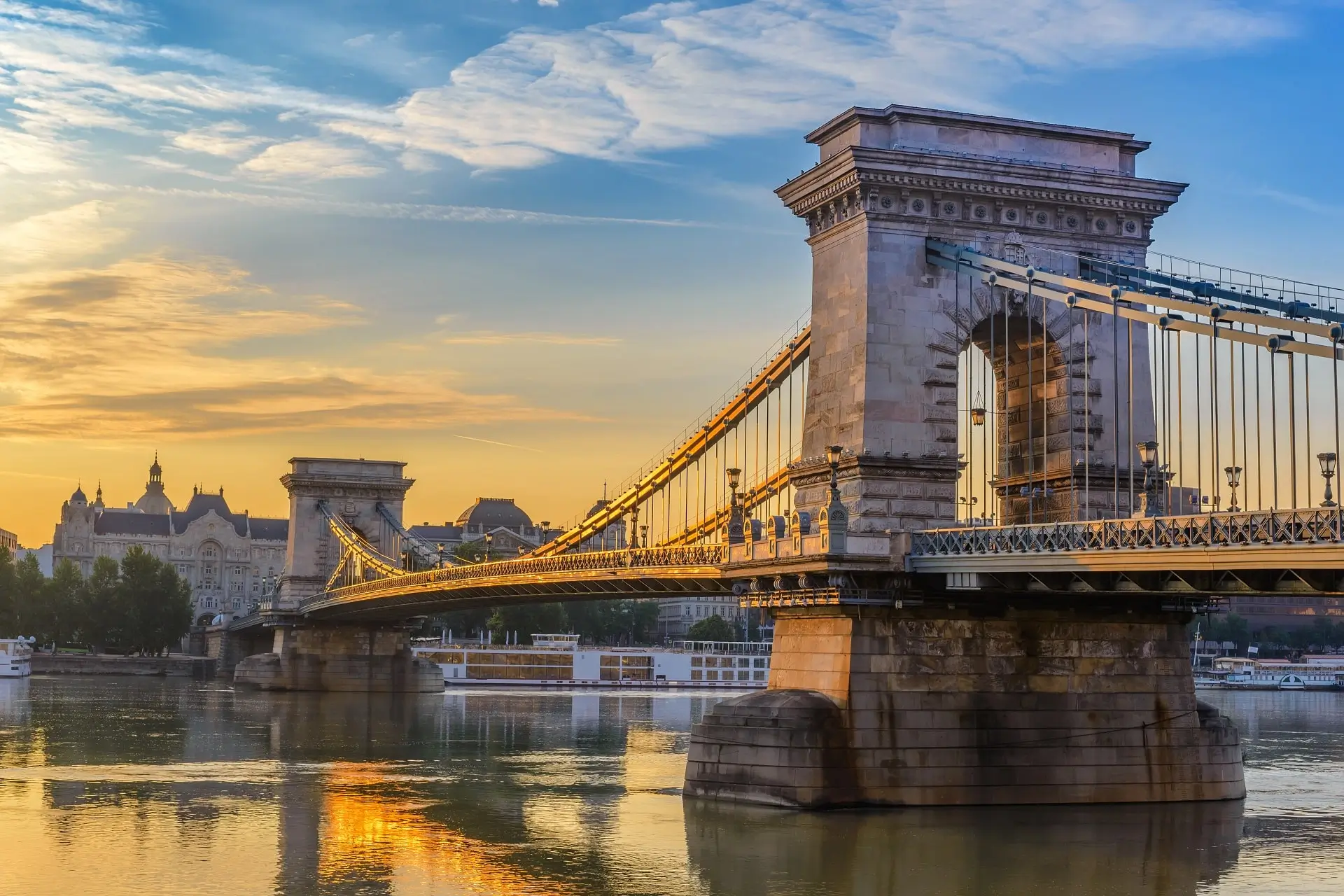 Budapest-Bridge - 562784