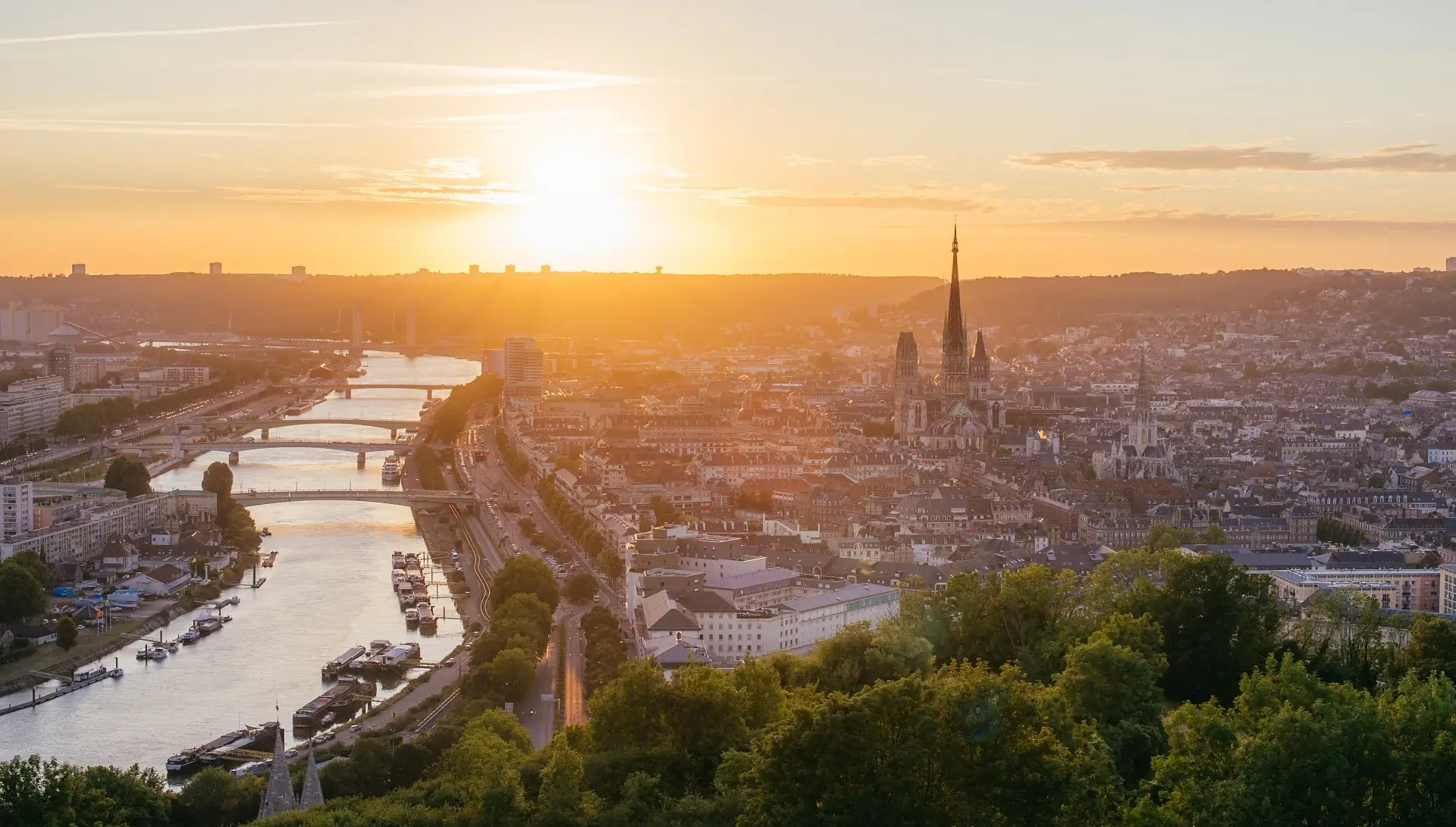 Rouen, France_331804343-min - 437354