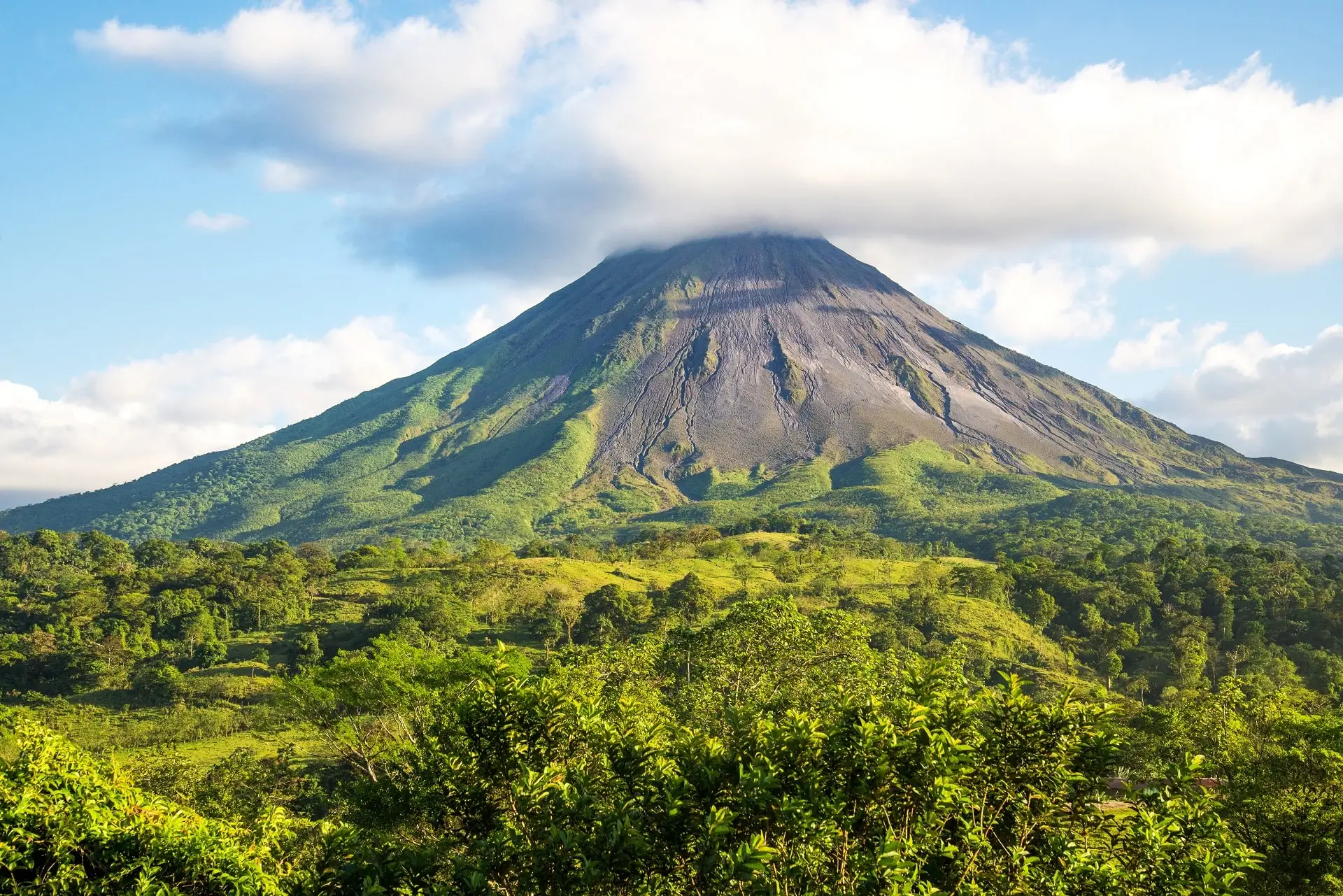 Arenal_409295182 - 34737