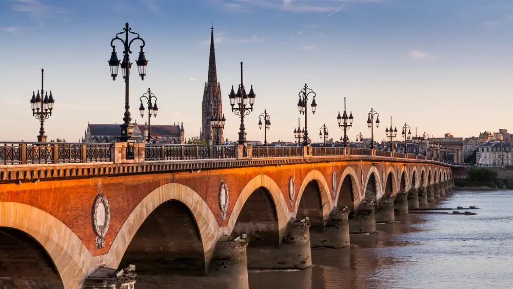 27Bordeaux, France40209116