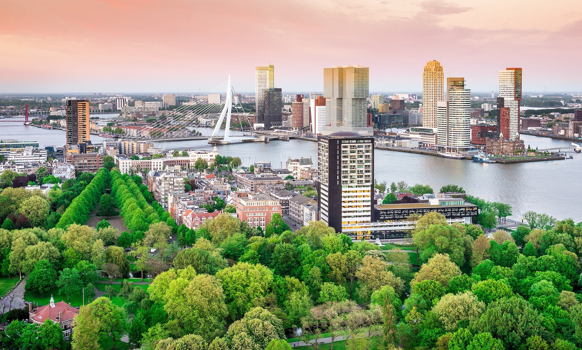 Rotterdam-Dusk5679680