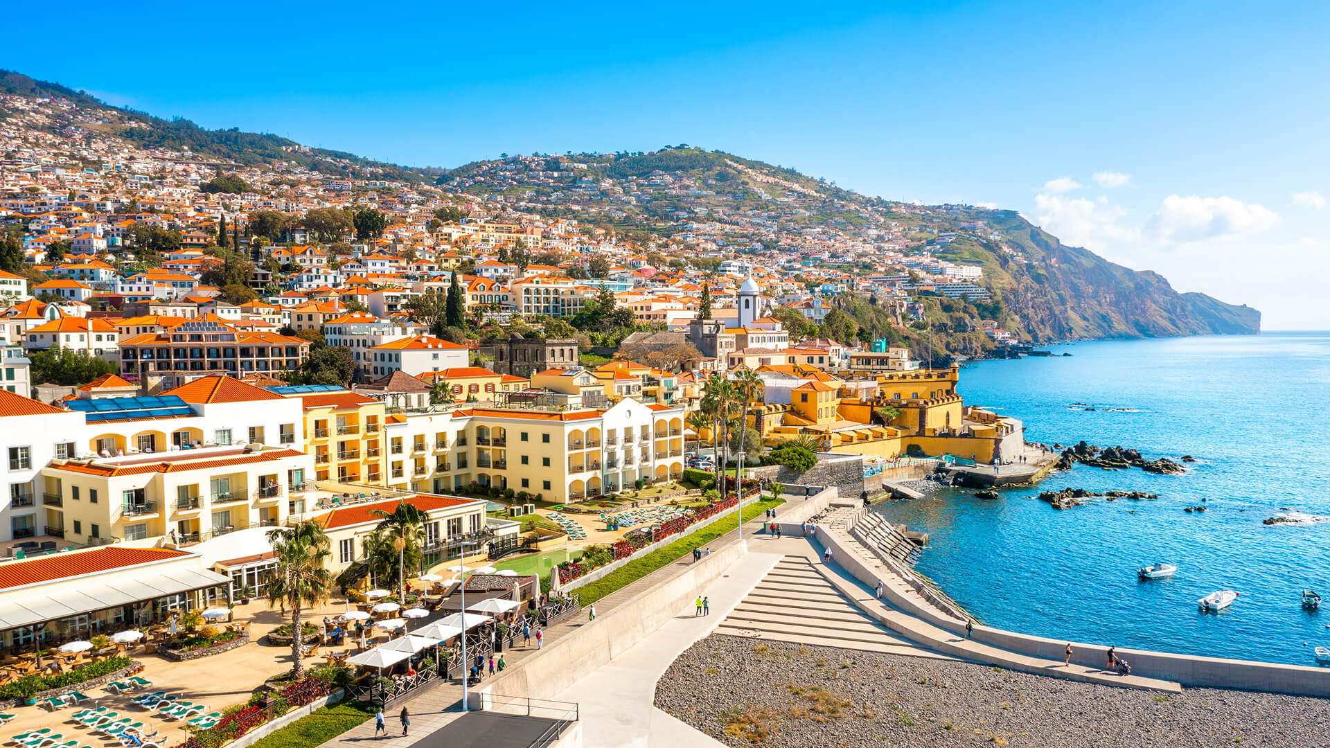 View of the capital of Madeira island Funchal, Portuga48685686l