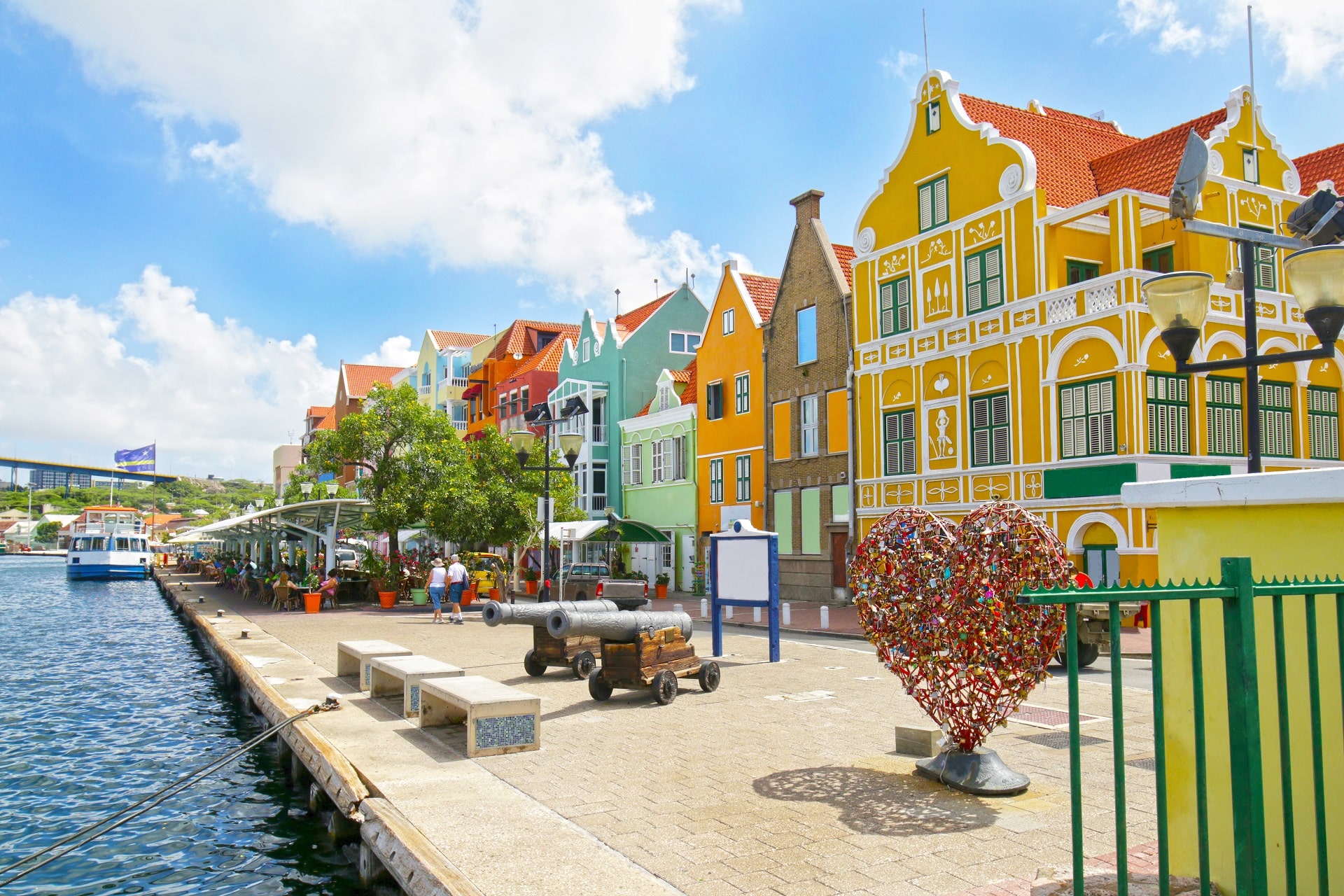Wil565lemstad-Waterfront-Curacao