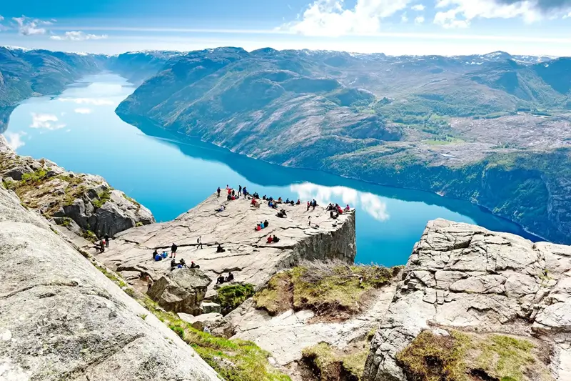 Stavanger-Cliff-Preikestolen