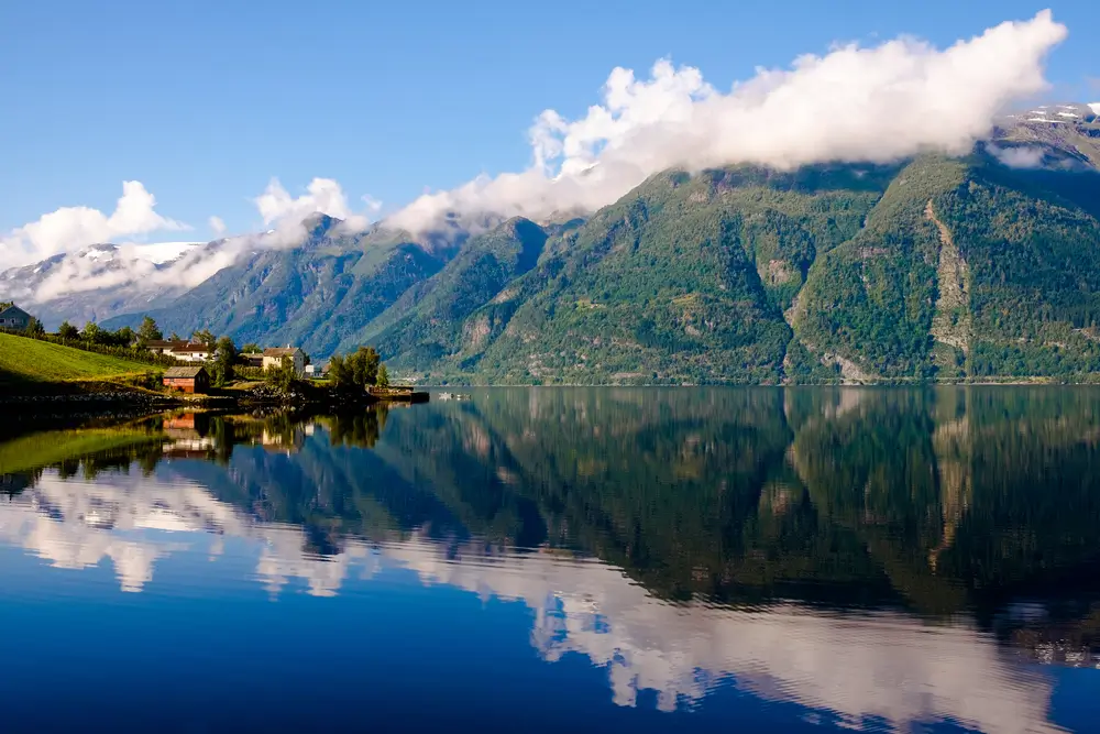 Hardangerfjord_728933686