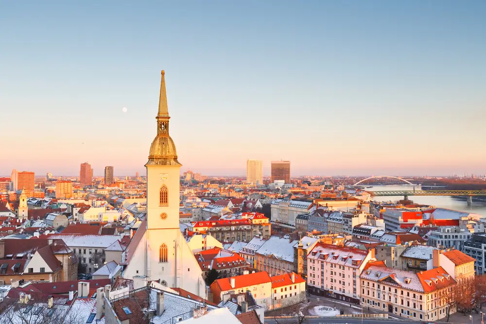 Bratislava_370498040