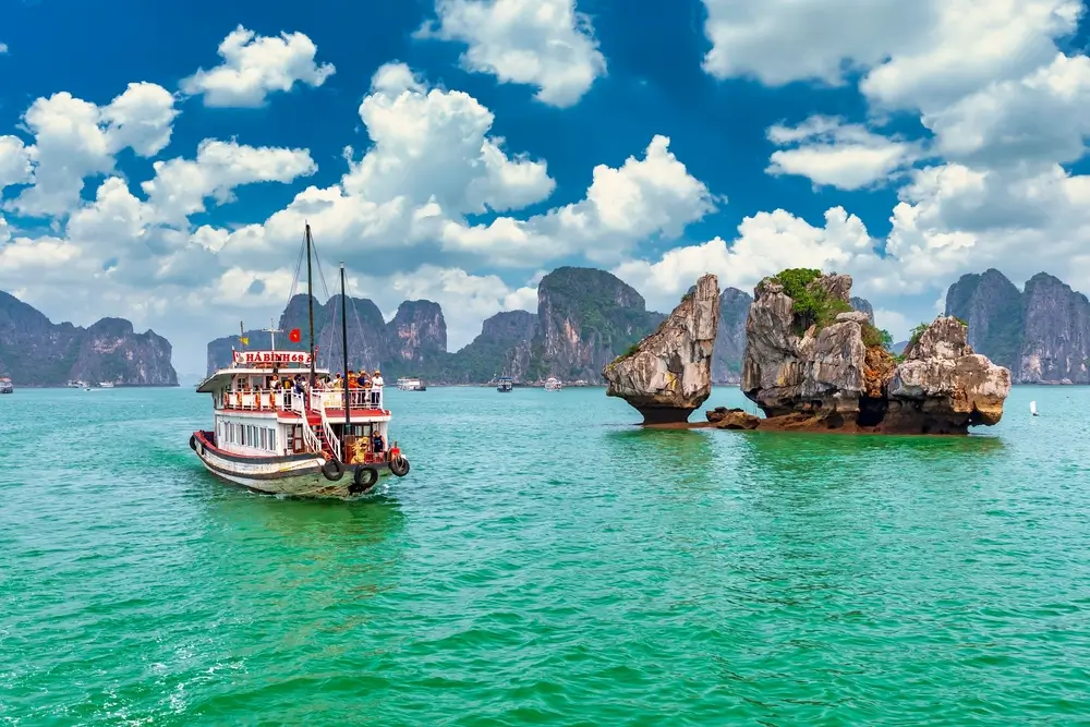 Ha Long Bay, Vietnam_2462621121