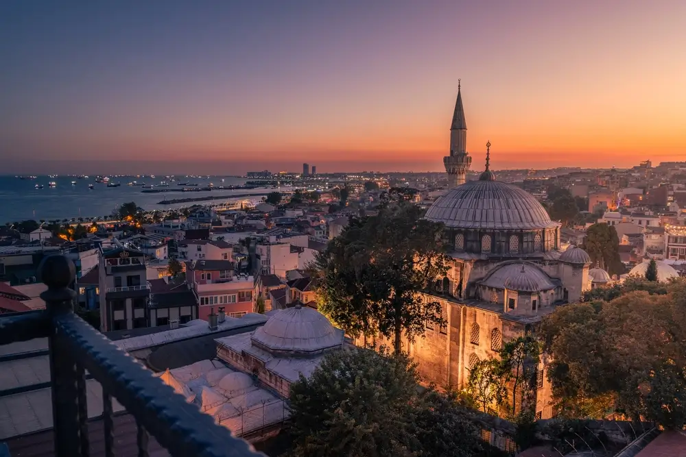 Istanbul_2478562351-747347