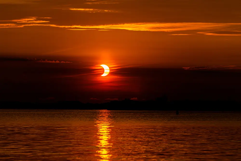 Solar Eclipse_1989016019
