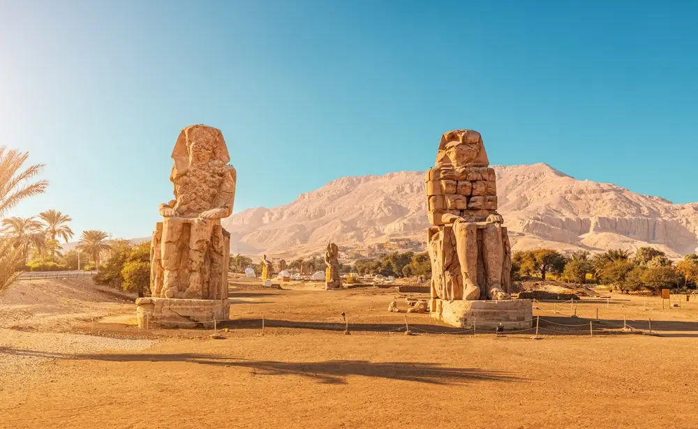 1Luxor_2144887389