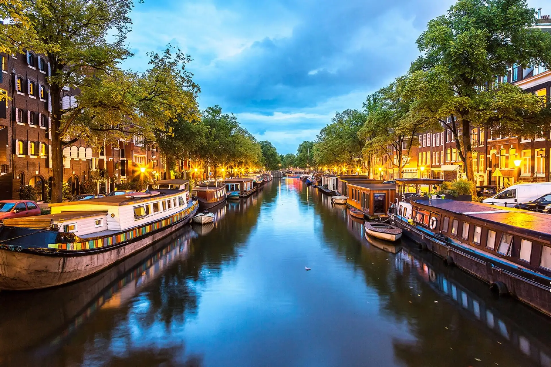 Amsterdam_245749633 - 267953