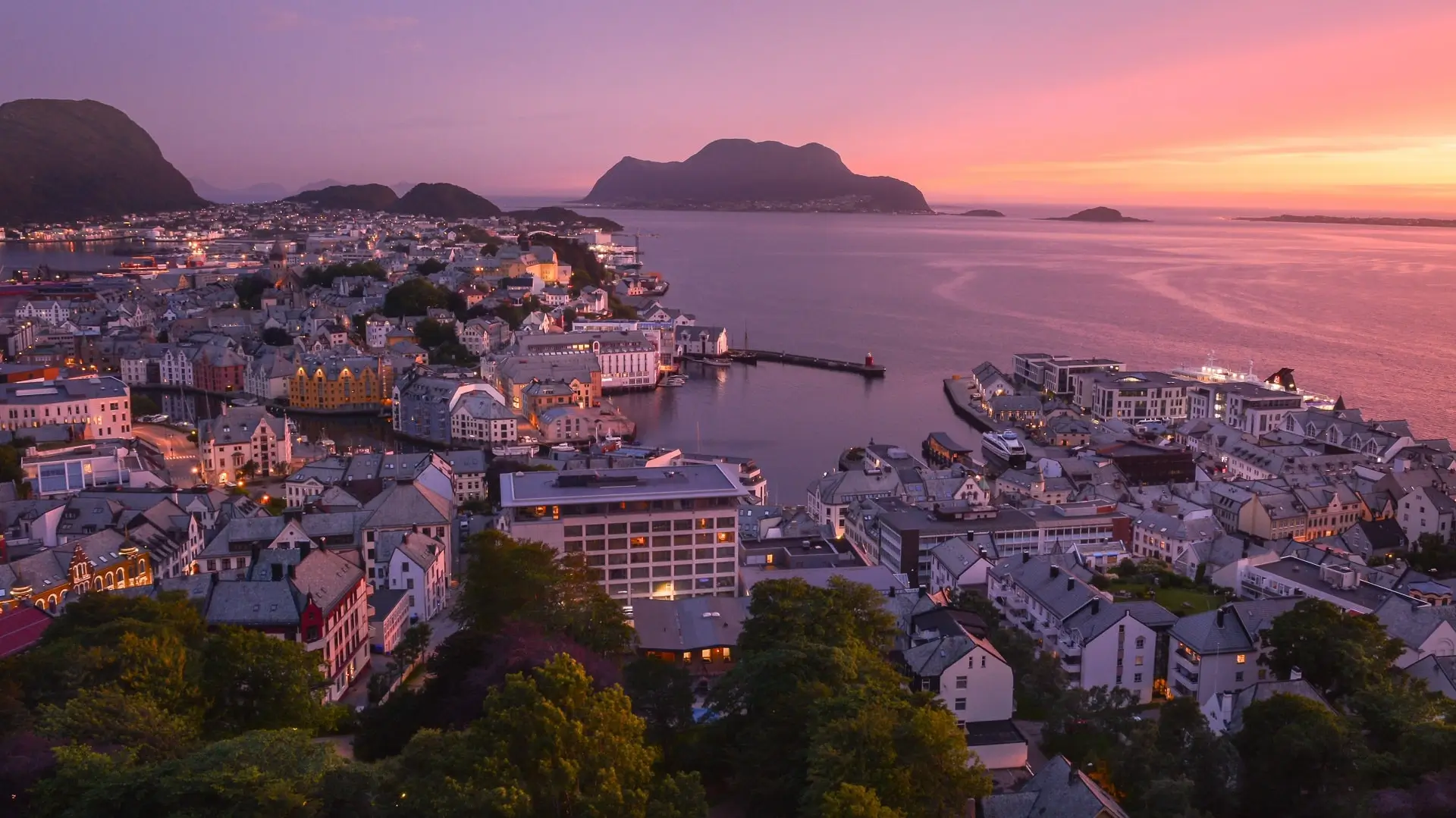 Alesund-Midnight-Sun-Norway---35783