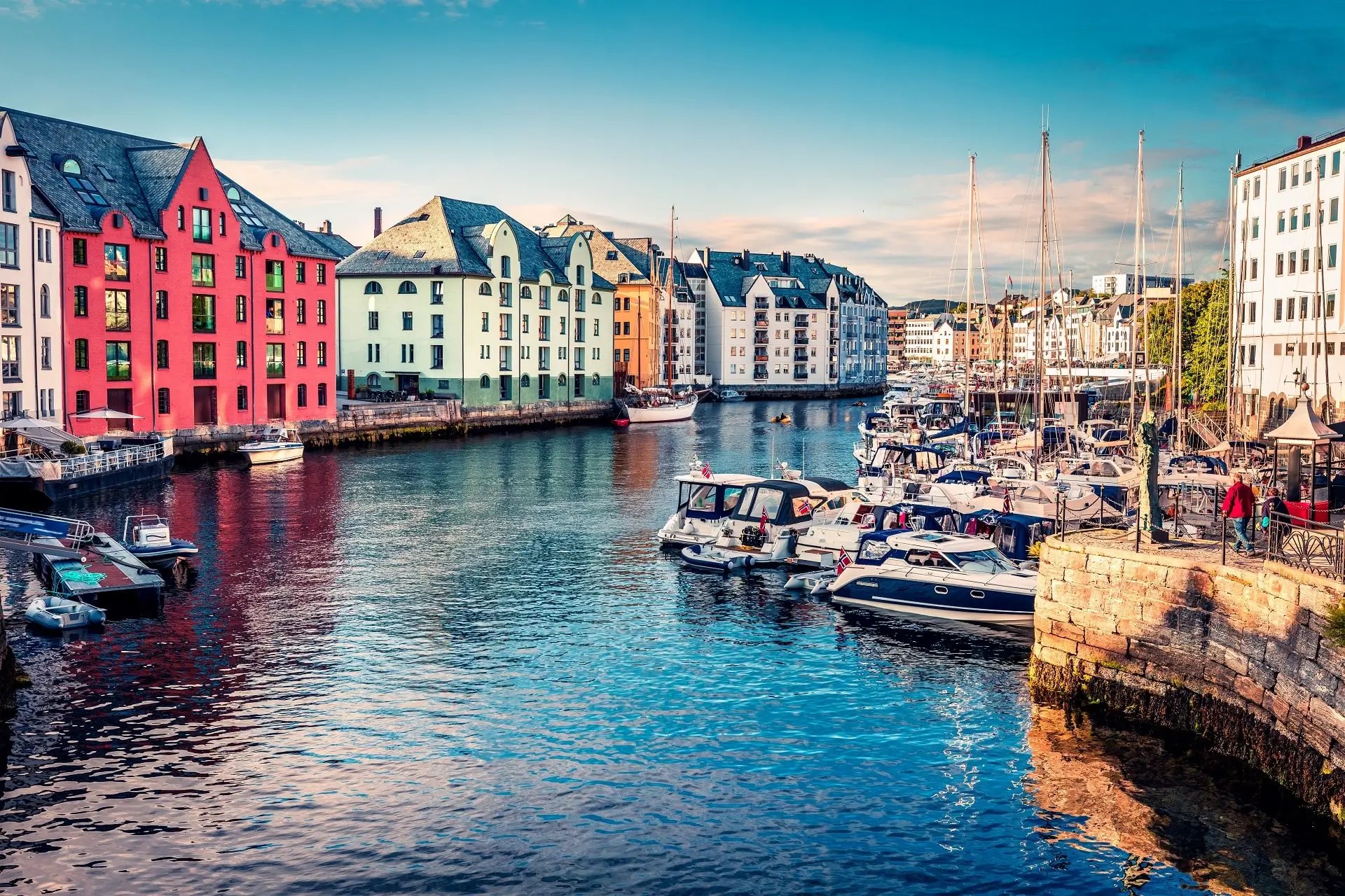 Alesund-Harbour - 672835